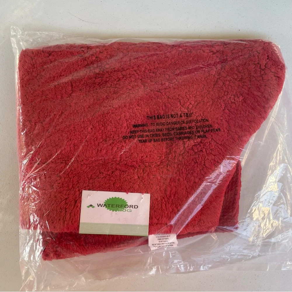 Waterford Collection 100% Cotton Tufted Bath Rug, 20 x 20 Contour, Red